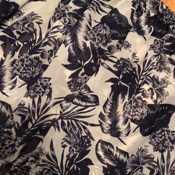 Off the shoulder cropped long sleeve top - Picture 4 of 4